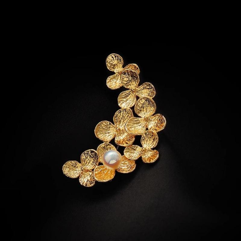 Retro Flower Brooch, High-end Feminine Pearl Brooch, Light Luxury and Niche Design Sense Brooch