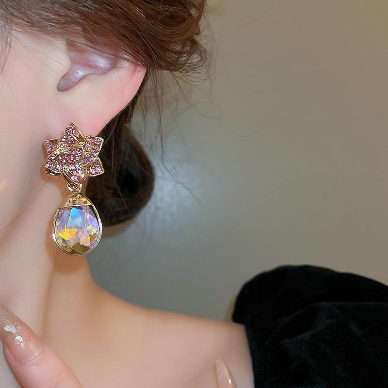 Water drop flower earrings women's French retro temperament earrings fashion light luxury earrings niche high sense