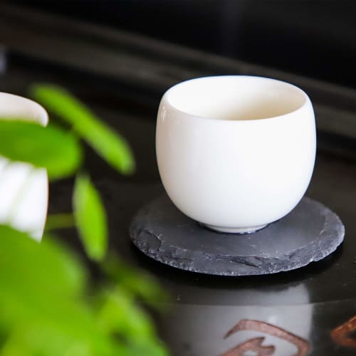 TOSSOW Natural Stone Slate Coasters, Handmade, Heat-Resistant, Insulated, Quick-Drying, Non-Slip, Set of 4, Stylish Tea Trays, Ins Style, Black, Round