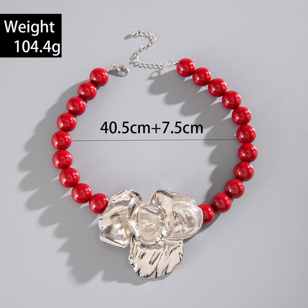 Retro Light Luxury Acrylic Beaded Necklace, Retro Three-dimensional Alloy Flower Pendant Necklace for Women