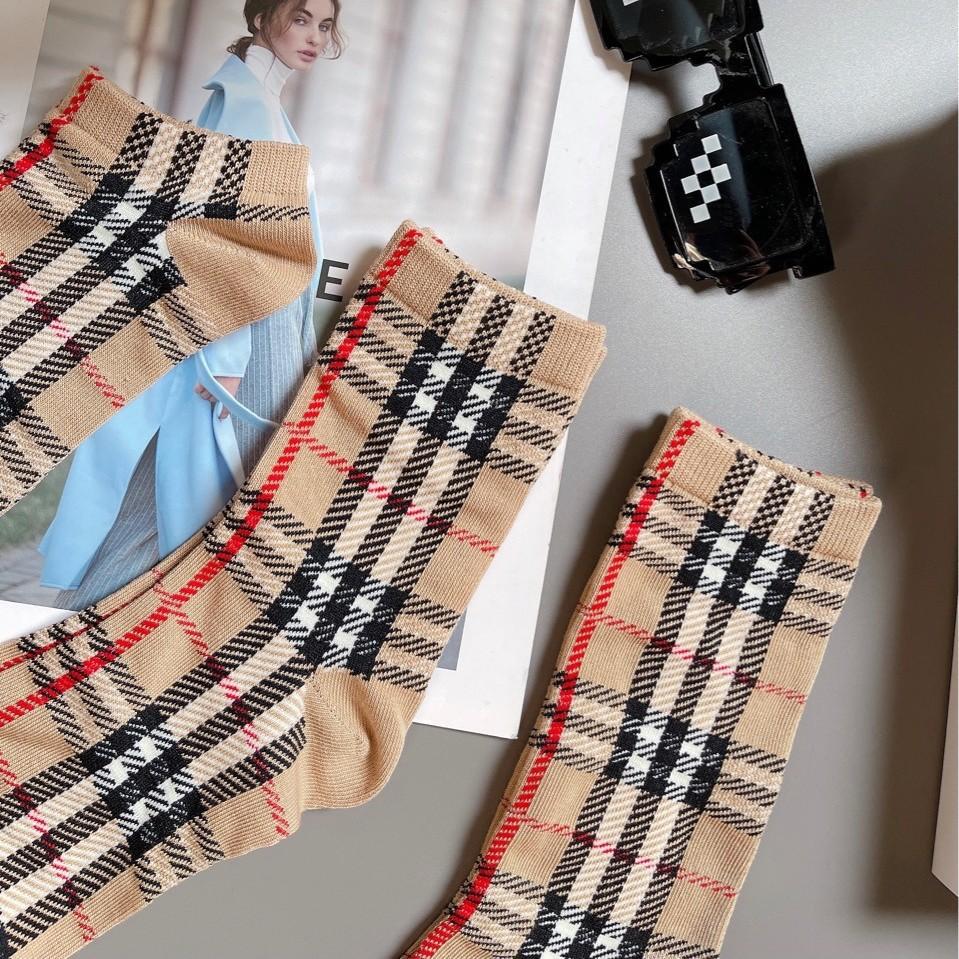 Calzini Trendy Europei e Americani Haute Couture Stile Britannico Nicchia Calzini a Quadretti Donna Retrò a Strisce Contrasto Calzini a Tubo Medio e Calzini