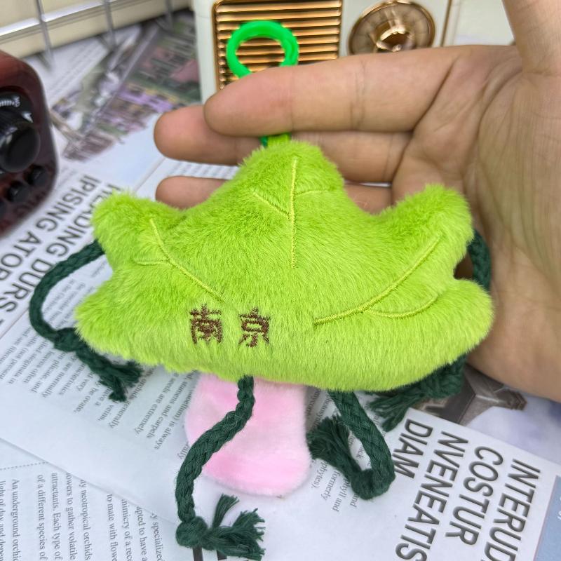Cartoon Cute Small Maple Leaf Plush Keychain Creative Backpack Pendant Kawaii Mini Mock Leaf Doll Decoration Couple Gift