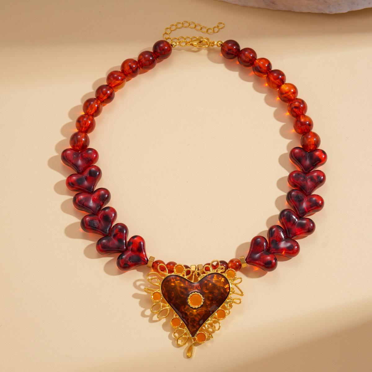European and American retro acrylic resin love pendant necklace personalized niche collarbone chain necklace jewelry