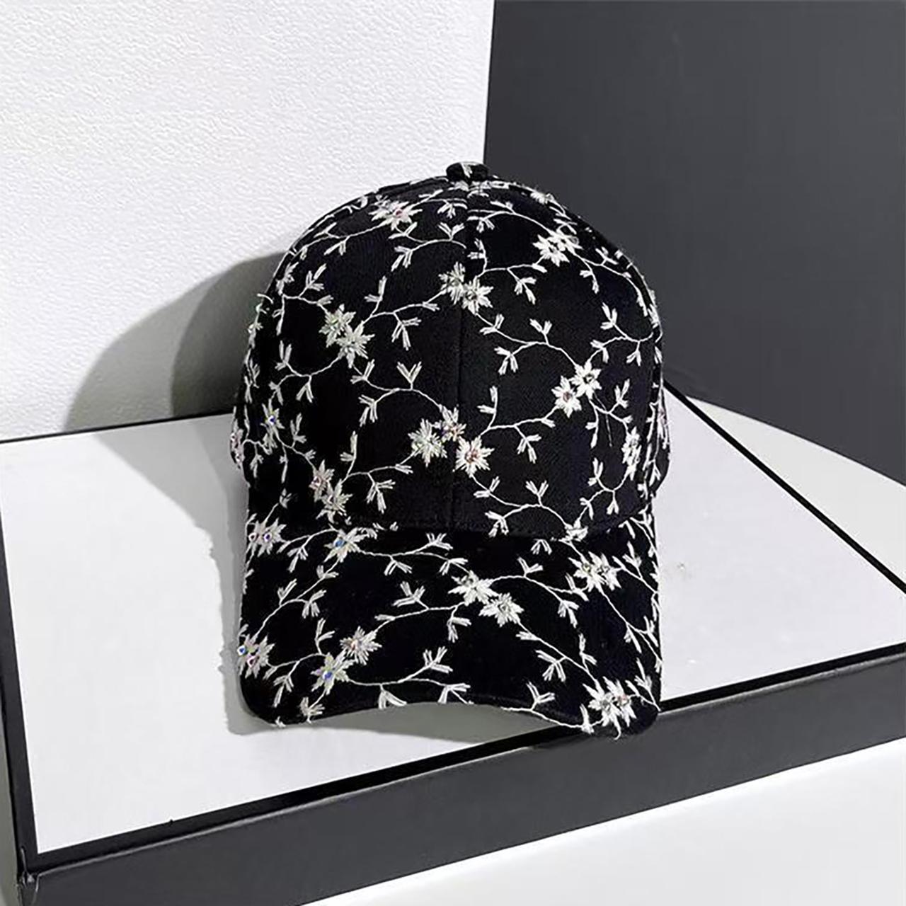 

Women Fashion Baseball Cap Shiny Rhinestone Flower Embroidery Peaked Hat Casual Outdoor Girl Sunscreen Caps