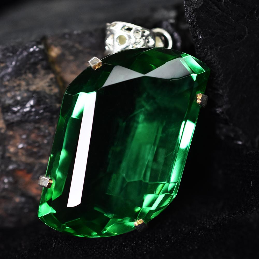 Kolumbianischer Grüner Smaragd 105 Karat Laborgezüchtet 925 Sterlingsilber Ausgefallener Edelstein Anhänger MY.PD-89-NS