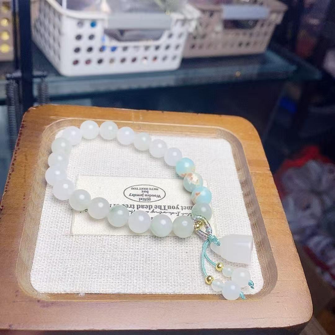 

Simple Tianshan Green & Shoushan Stone Bracelet for Women: Fresh, Fashionable Friendship Beads in New Chinese Style
