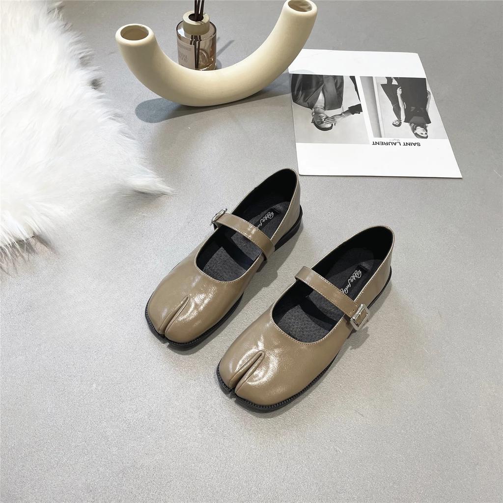 New Autumn Split Toe Shoes Women Ladies Pumps Female Retro Daily Footwear Comfort Non Slip Leather Shoes