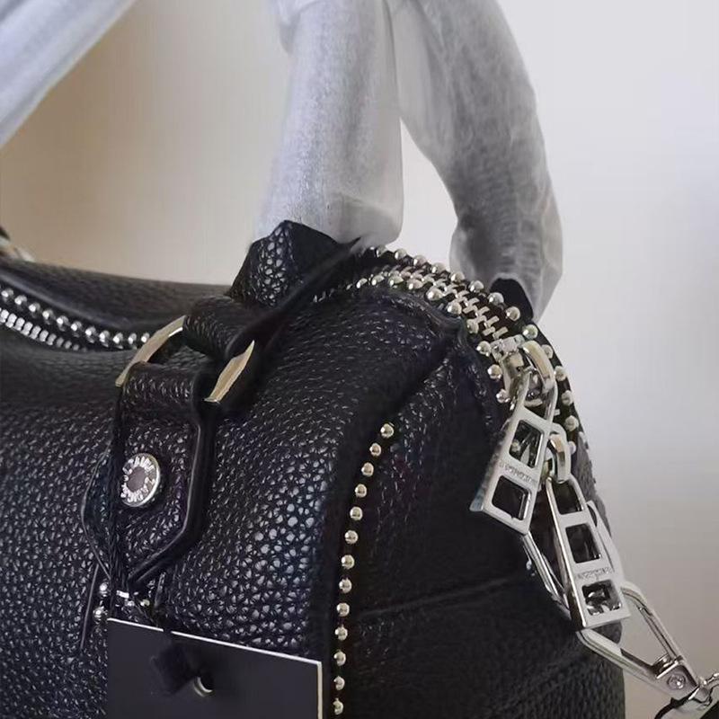New fashion women's handbag large capacity black PU retro messenger bag luxury design casual wing bag
