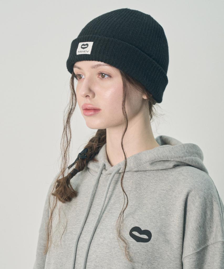 Mihebeu Classic Label Beanie Black
