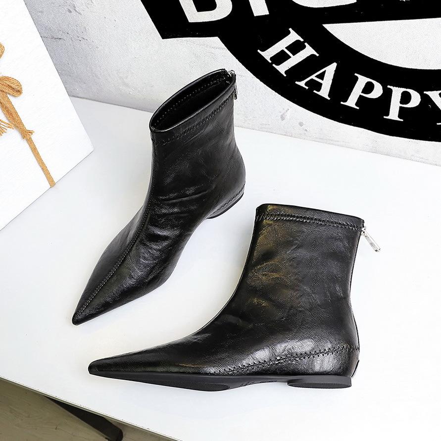 Pointed Chelsea Short Boots Women's 2025 Autumn and Winter Single Boots Skinny Thick Heel Fried Street Fashion Boots Temperament Skinny Naked Boots