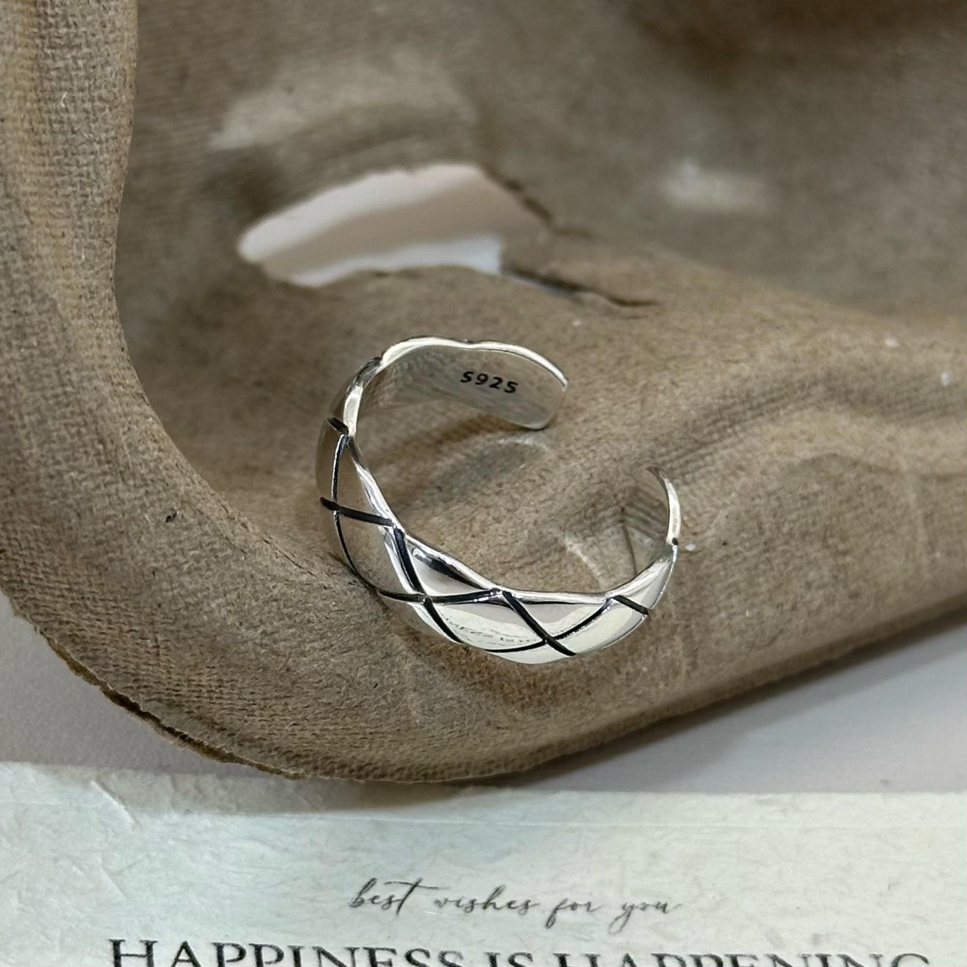 Sterling Silver Rhombus Pattern Open Ring for Women - Elegant, Fashionable, and Luxuriously Designed. Adjustable