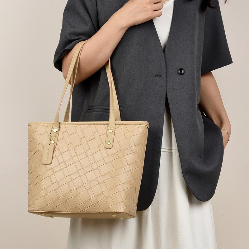 

Вместительная сумка-тоут для поездок на работу, новая универсальная модная сумка 2025 года, популярный плетеный узор, нишевая трендовая сумка через плечо абрикосовый