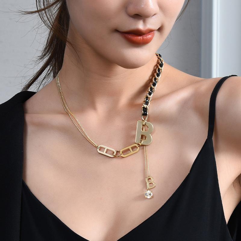 Fashionable And Elegant Chunky Chain Necklace Featuring Personalized Letter Pendant