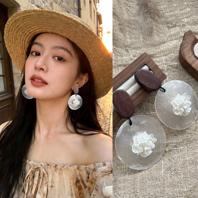 Elegant Retro Wooden Mother-of-Pearl Tassel Earrings - Unique, Versatile Vacation Style Accessories