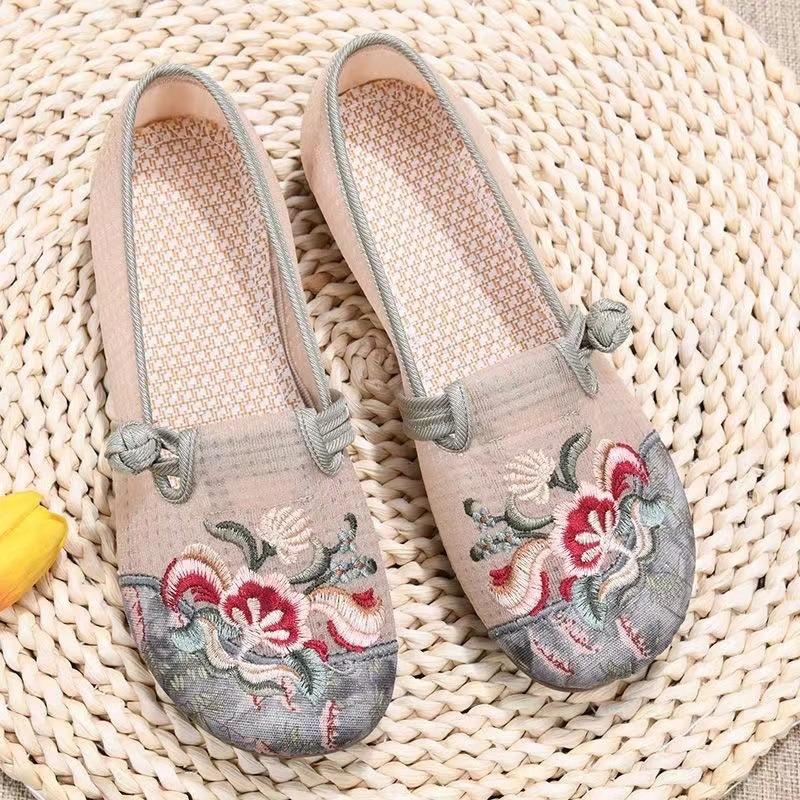 Beijing cloth shoes women's flat shoes soft sole comfortable embroidered shoes Hanfu shoes old single shoes