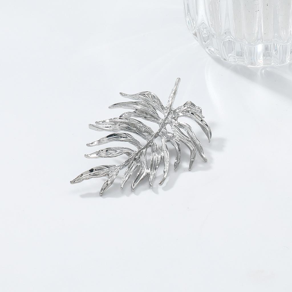 Exaggerated Big-name Leaf Simple Earrings Women's High-end Design Cold Wind Leaf Earrings