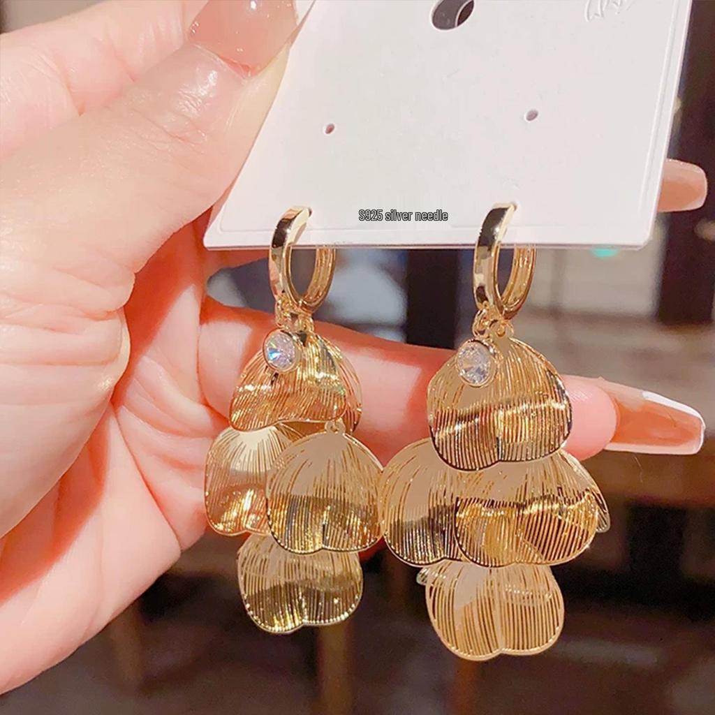 Silver Rhinestone Fishtail Tassel Earrings: Exaggerated Flower Design for a Stylish Look.