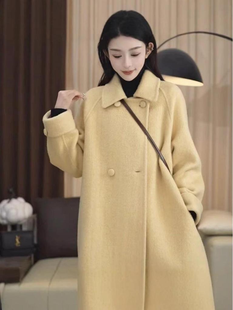 Hepburn Style Women's Wool Coat - Korean Autumn/Winter, Slimming Mid-Length, Petite & Loose Fit, 2025 Collection