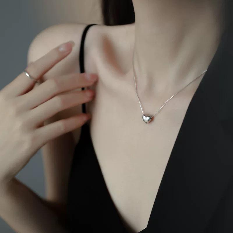 Korean Style Heart Pendant Necklace: Fashionably Versatile Clavicle Chain for Women