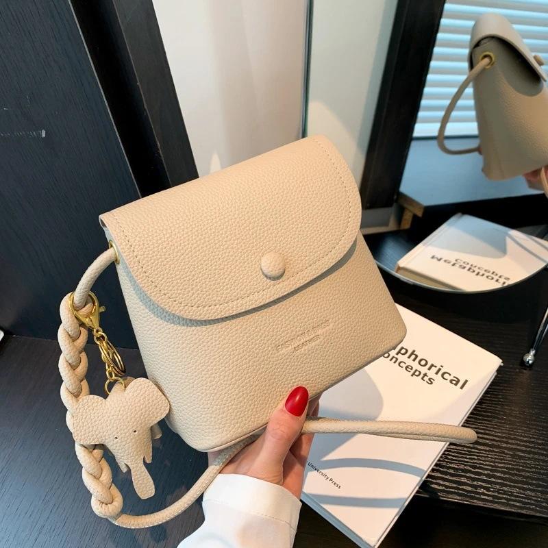 

Autumn and winter soft leather fashionable versatile simple bag mobile phone bag one shoulder foreign style women s casual bag women s messenger bag no specification