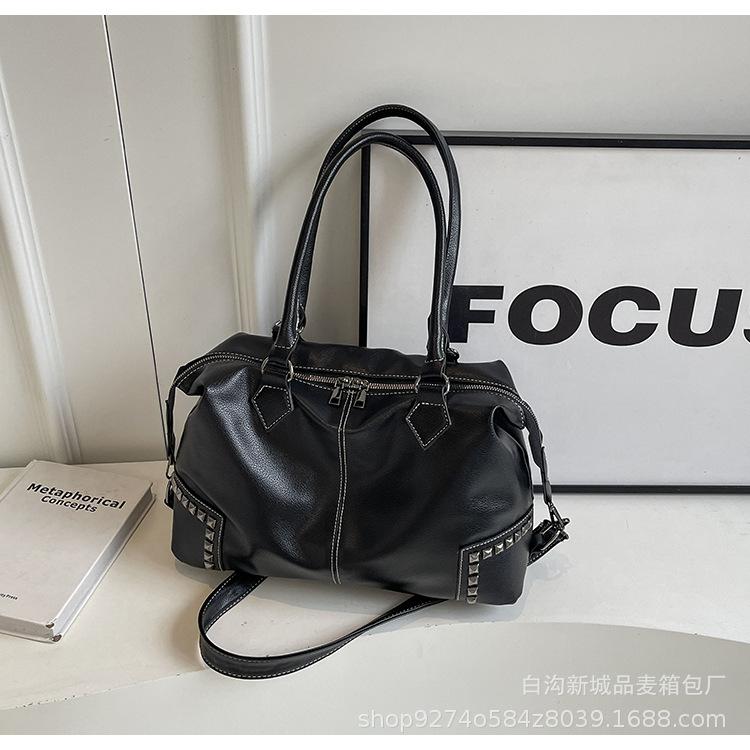 

Commuter large-capacity European and American style women s bag 2025 new high-end portable tote bag shoulder bag messenger bag чёрный