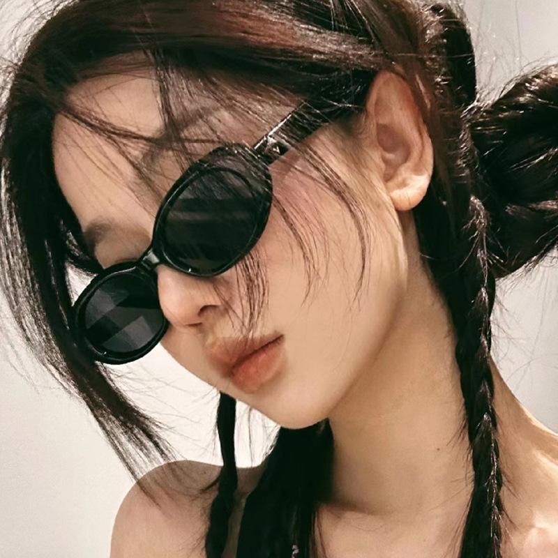 Korean Style Fashion Glasses for Women Oval Shape Stylish Anti-reflective Women's Sun glasses High Quality Female Eyewear
