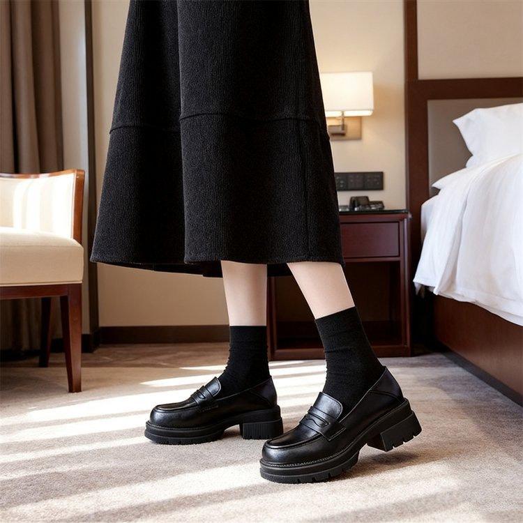 Retro weiches Leder erhöhend kleine Lederschuhe Damen 2025 neu Herbst dicker Absatz Plateau Slipper Britischer Stil Einzelne Schuhe Damen
