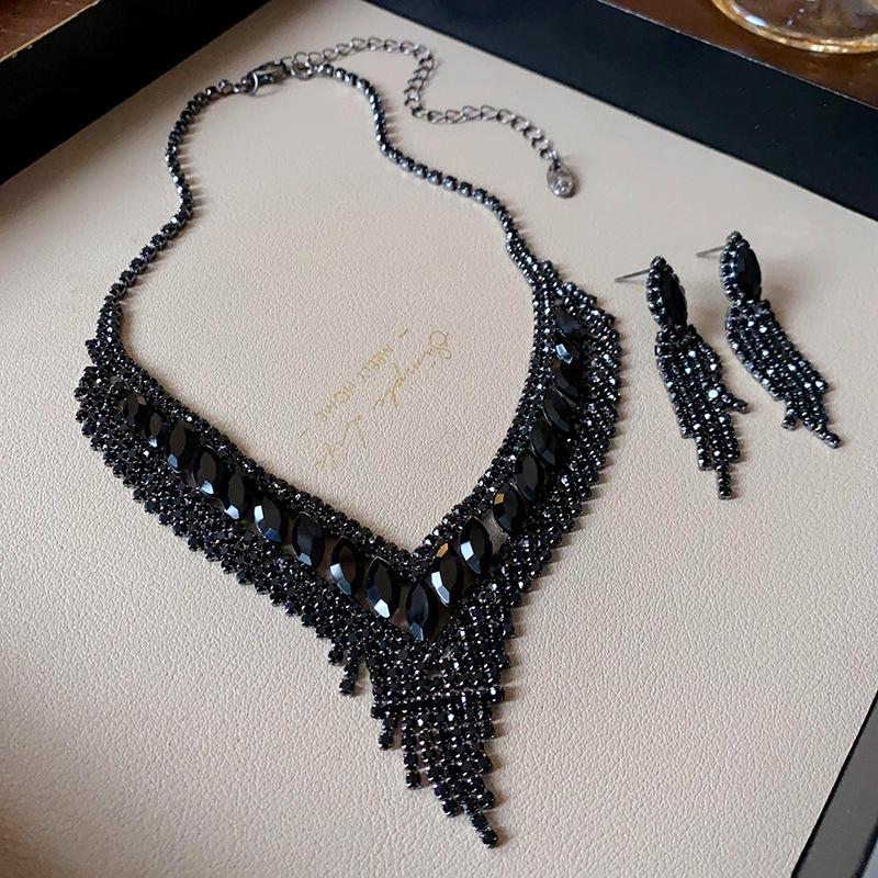 "High-End Luxury Drop Necklace and Earrings Set - European and American Niche Versatile Jewelry"