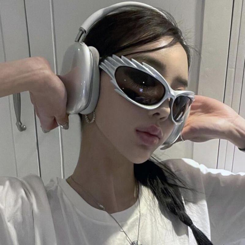 Fashion Wings Y2k Personality Ladies Sunglasses Cool Hip Hop Trend Suitable for Street Stage Party Accessories