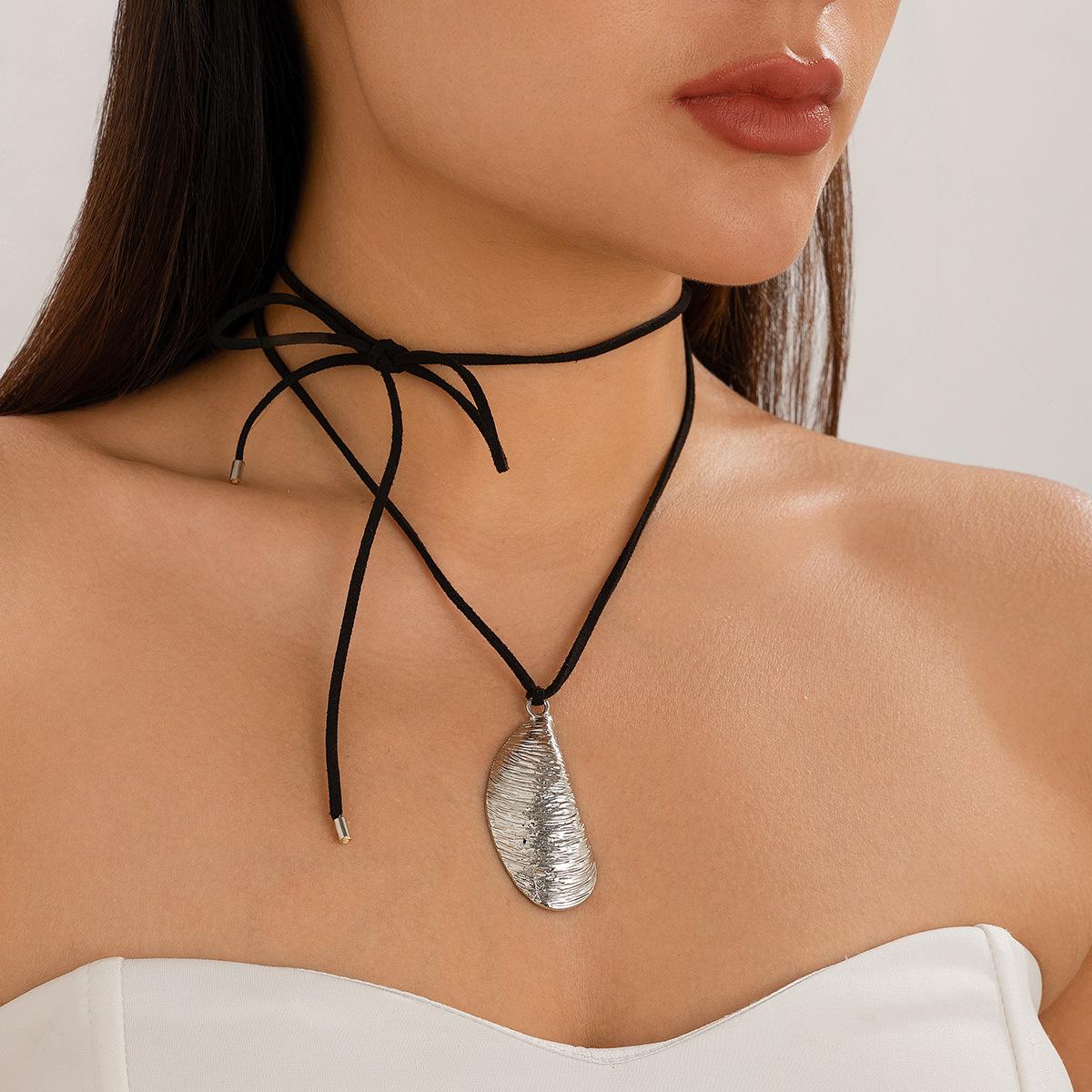 

Exaggerated Metal Irregular Striped Water Drop Pendant Necklace, Sweet Cool Strap Choker Necklace