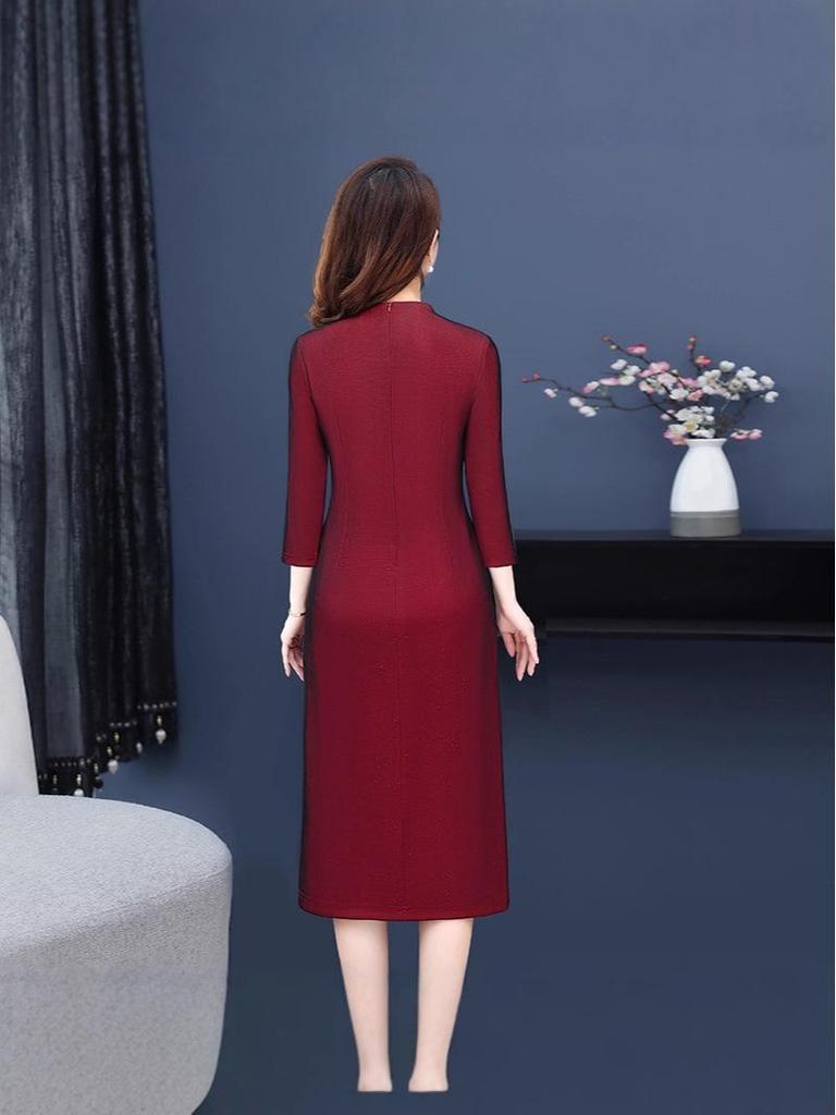 Elegant Autumn 2025 Cheongsam: Mother-of-the-Bride Dress