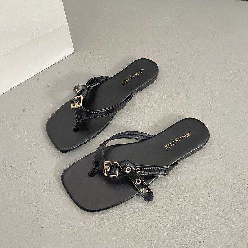 2025 new spring and summer square head flat bottom belt buckle retro pinch foot outer wear holiday sandals flip-flops