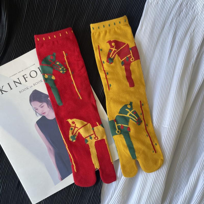 Trendy Japanese Multi-Color Jacquard Floral Tabi Socks - Cute Split-Toe Mid-Calf Design