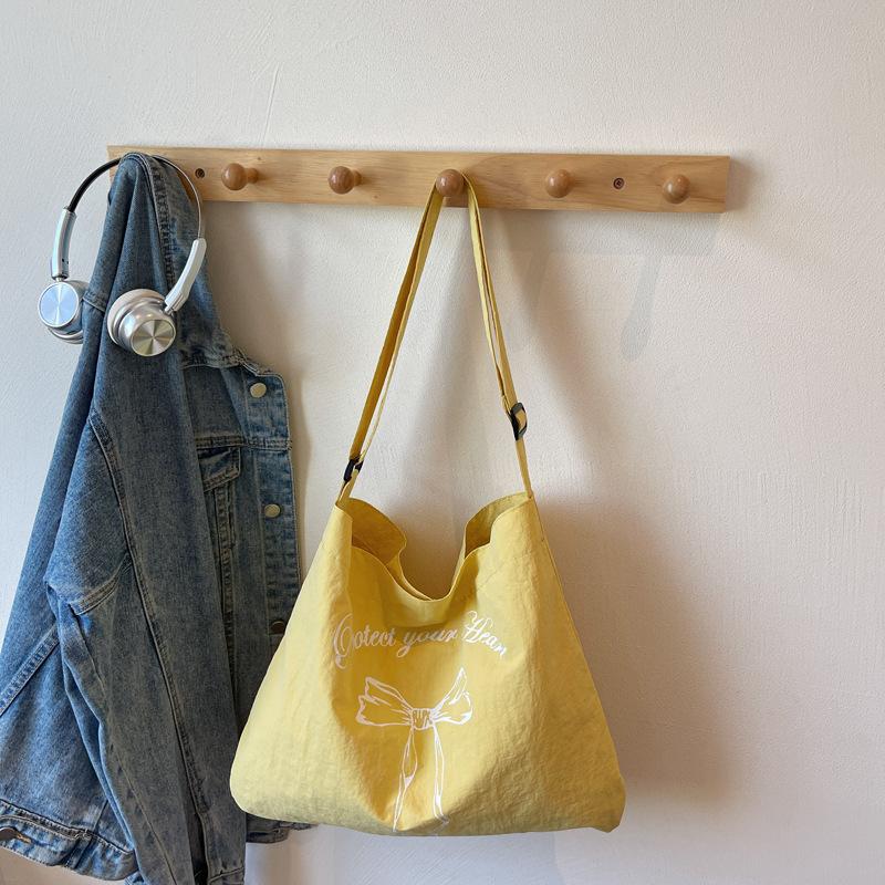 

Повседневная сумка-тоут женская новая маленькая свежая на плечо сумка-мессенджер большой вместимости для учебы и работы жёлтый