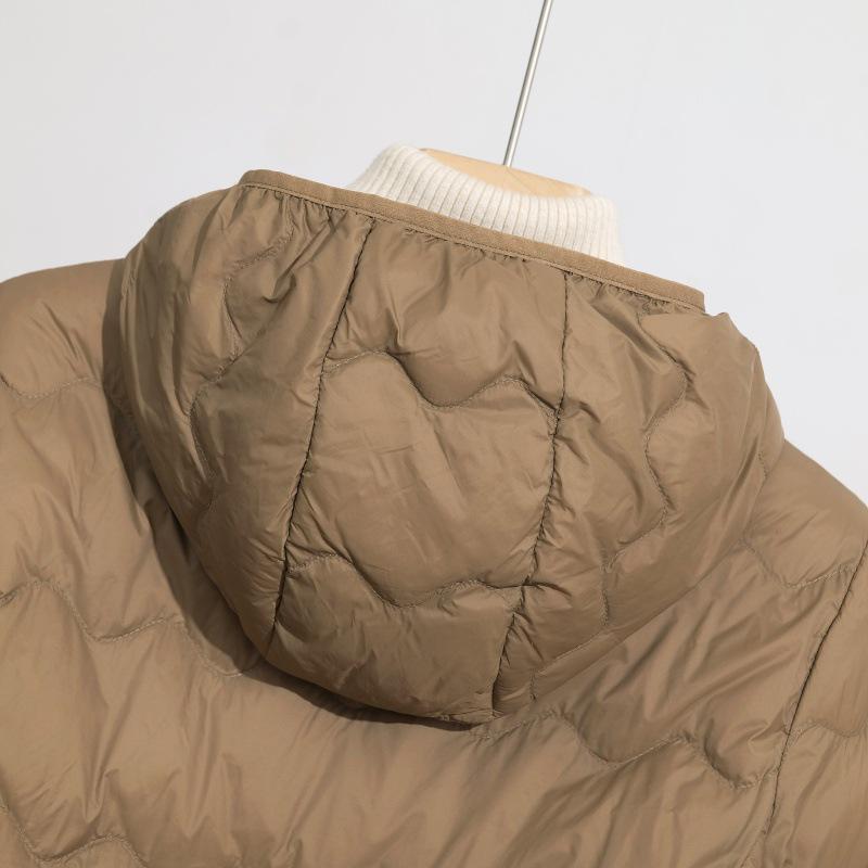 Damska kurtka puchowa 2025 o kroju slim fit ze wzorem fali i kapturem