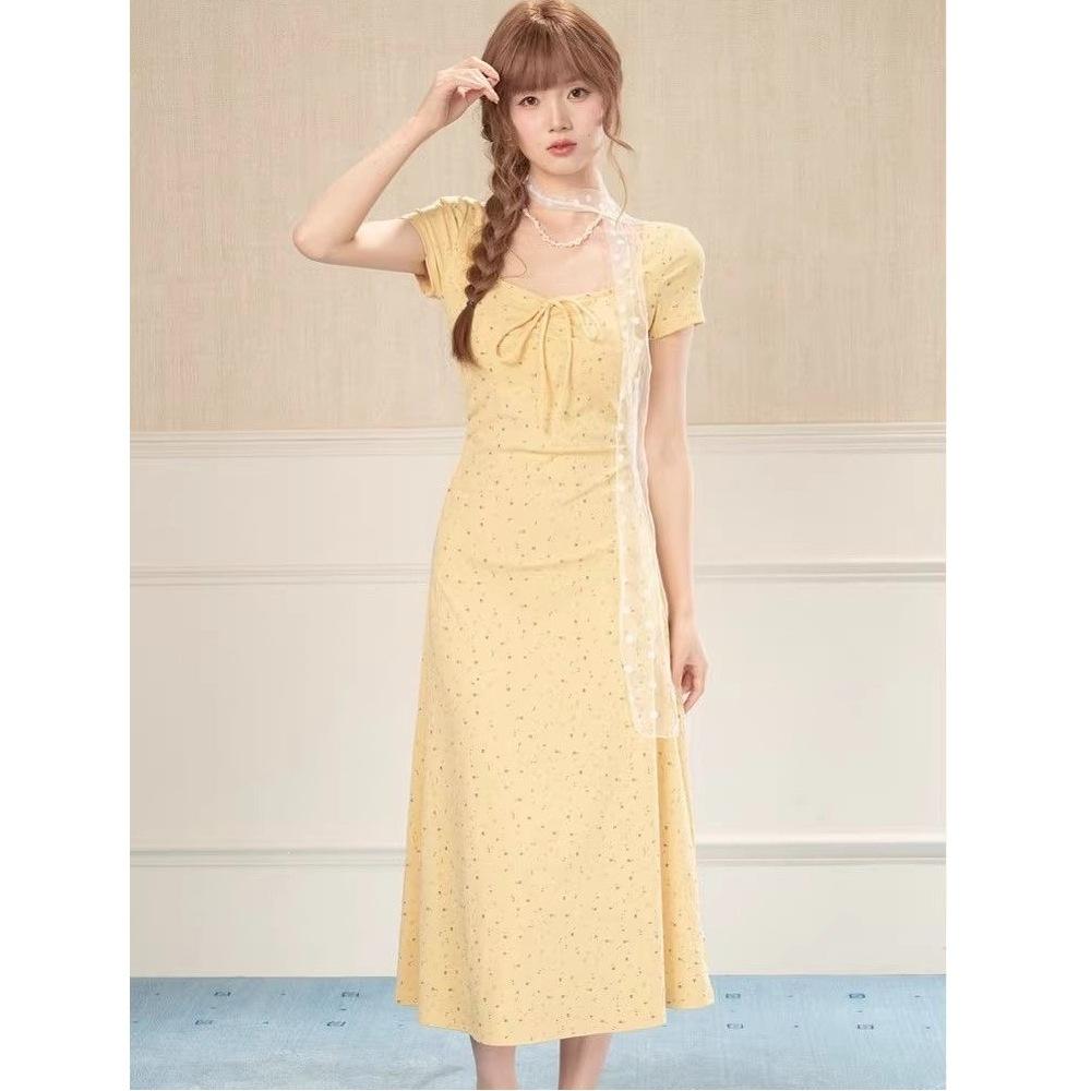 Summer Pure Desire Wind Slim-fitting Floral Sweet Waist and Thin Temperament 2026 Midsummer Dress Square Neck Short-sleeved Skirt