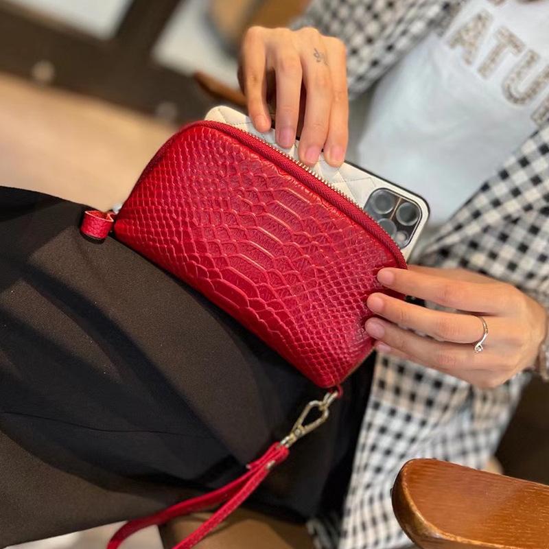 

Leather Long Clutch Wallet, New Temperament Wrist Bag, Crocodile Pattern Head Layer Cowhide Phone Bag вина червоного кольору