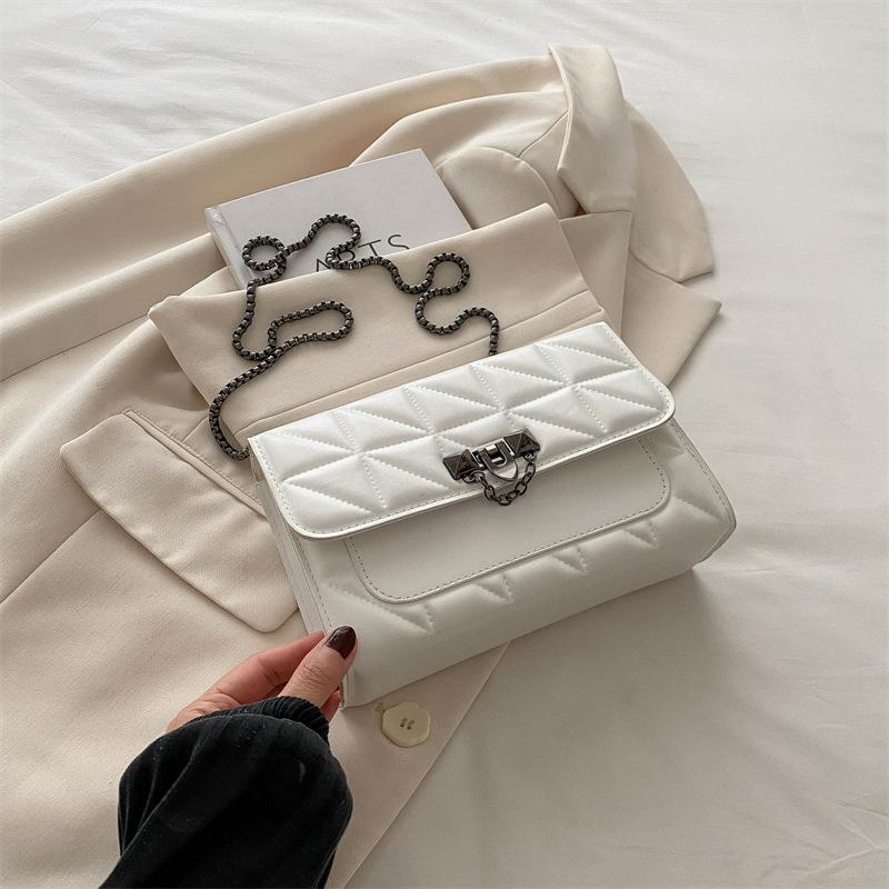 

2024 new trendy retro chain messenger bag popular solid color aesthetic casual bag women s shoulder small square trendy bag білий