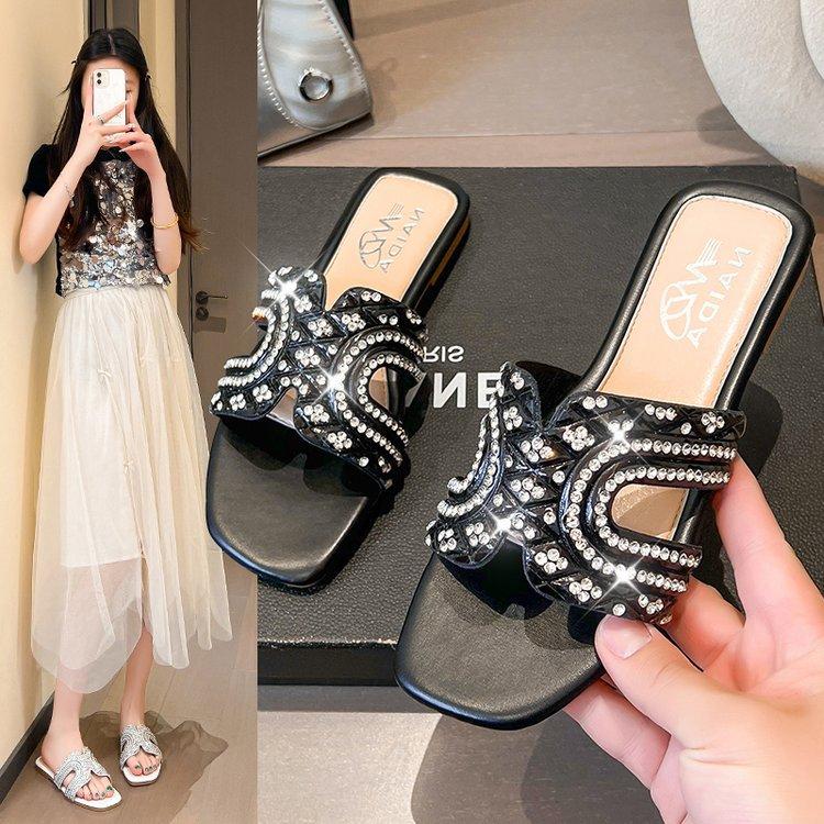 

2025 new Internet celebrity rhinestone flat bottom drag women summer wear casual slippers low heel one word sandals large size beach shoes 43 чёрный