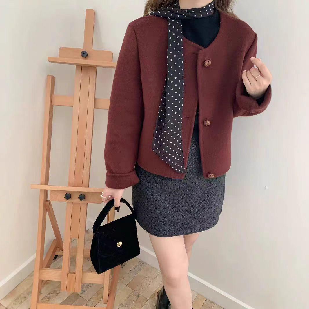 

Женское короткое двухстороннее кашемировое пальто в корейском стиле - осень/зима, высококачественная шерсть, круглый вырез, прямые плечи. Medium