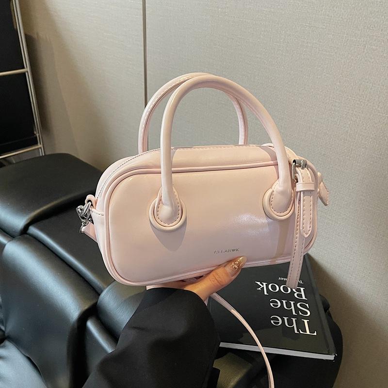 

Французская ретро маленькая сумка под мышкой 2025 новая модная нишевая портативная сумка Boston сумка через плечо для通勤 23*7*11