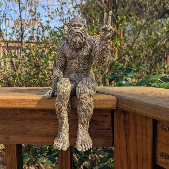 Middle Finger Sasquatch Figurine Resin Scissors Hands Savage Statue Sculpture Home Office Indoor Outdoor Garden Decoration Ornament