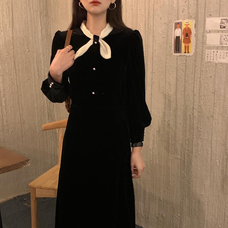 Real Shot French Retro Hepburn Style Temperament Elegant Velvet Dress Women's Contrasting Color Bow Collar Slim Dress
