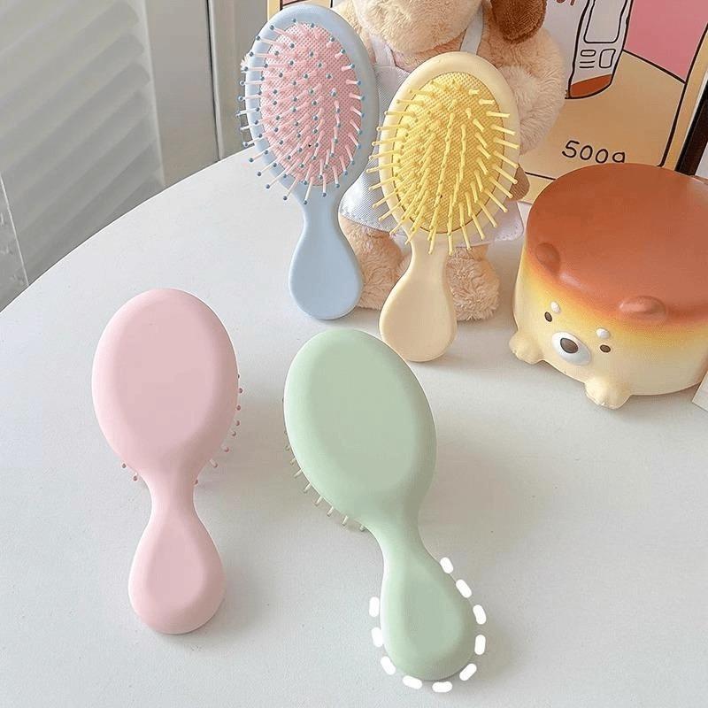 1PC Macaron Air Cushion Comb Female Students Easy To Carry Makeup Massage Comb Cute Cream Glue Small Household Hair Comb