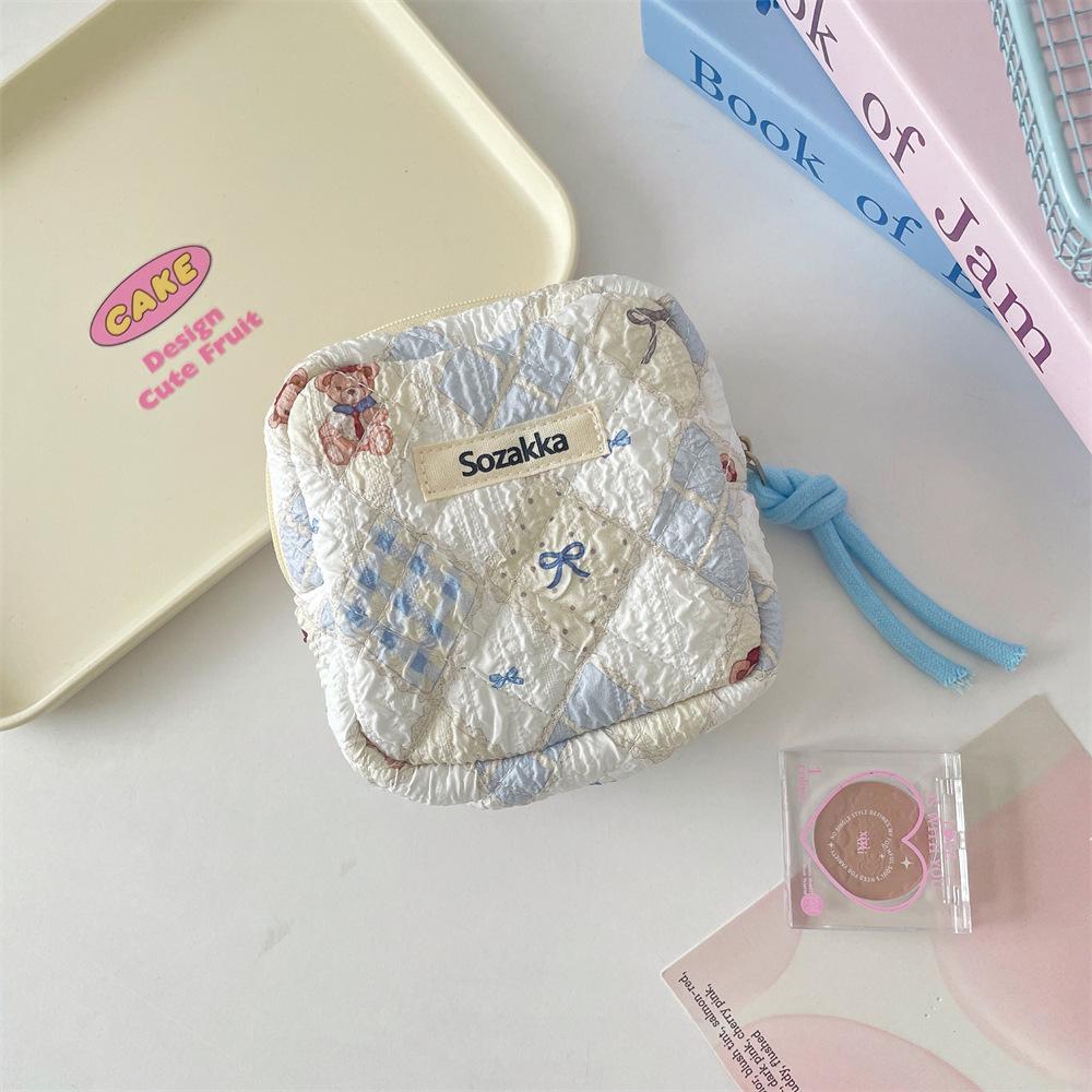 Large Capacity Cartoon Girl Menstrual Pad Storage Pouch