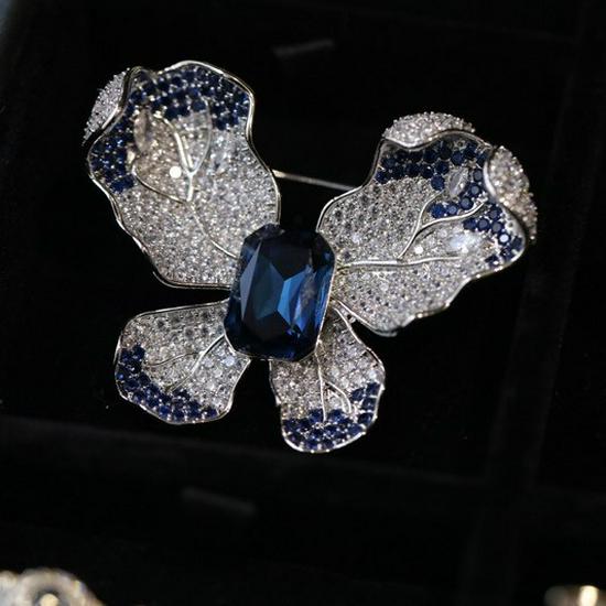 Exquisite Blue Crystal Butterfly Brooch for Women – Luxury Zirconia Lapel Pin