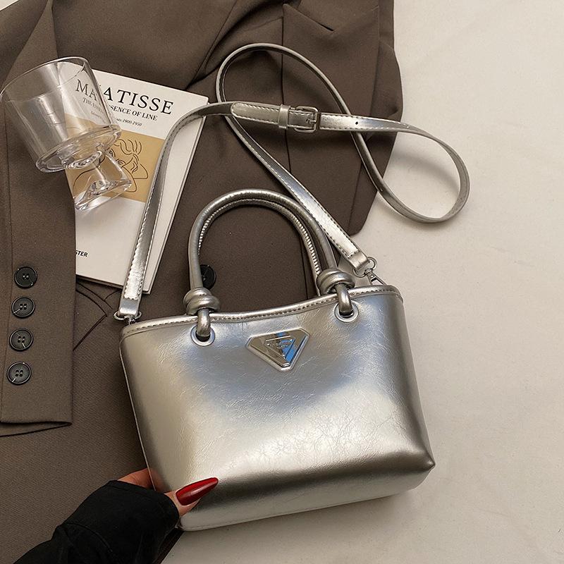 

Горячая Распродажа Корейская Повседневная Премиальная Текстура Портативная Сумка-Ведро Простой Тренд Мода Сумка-Мессенджер для Поездок на Работу Женская