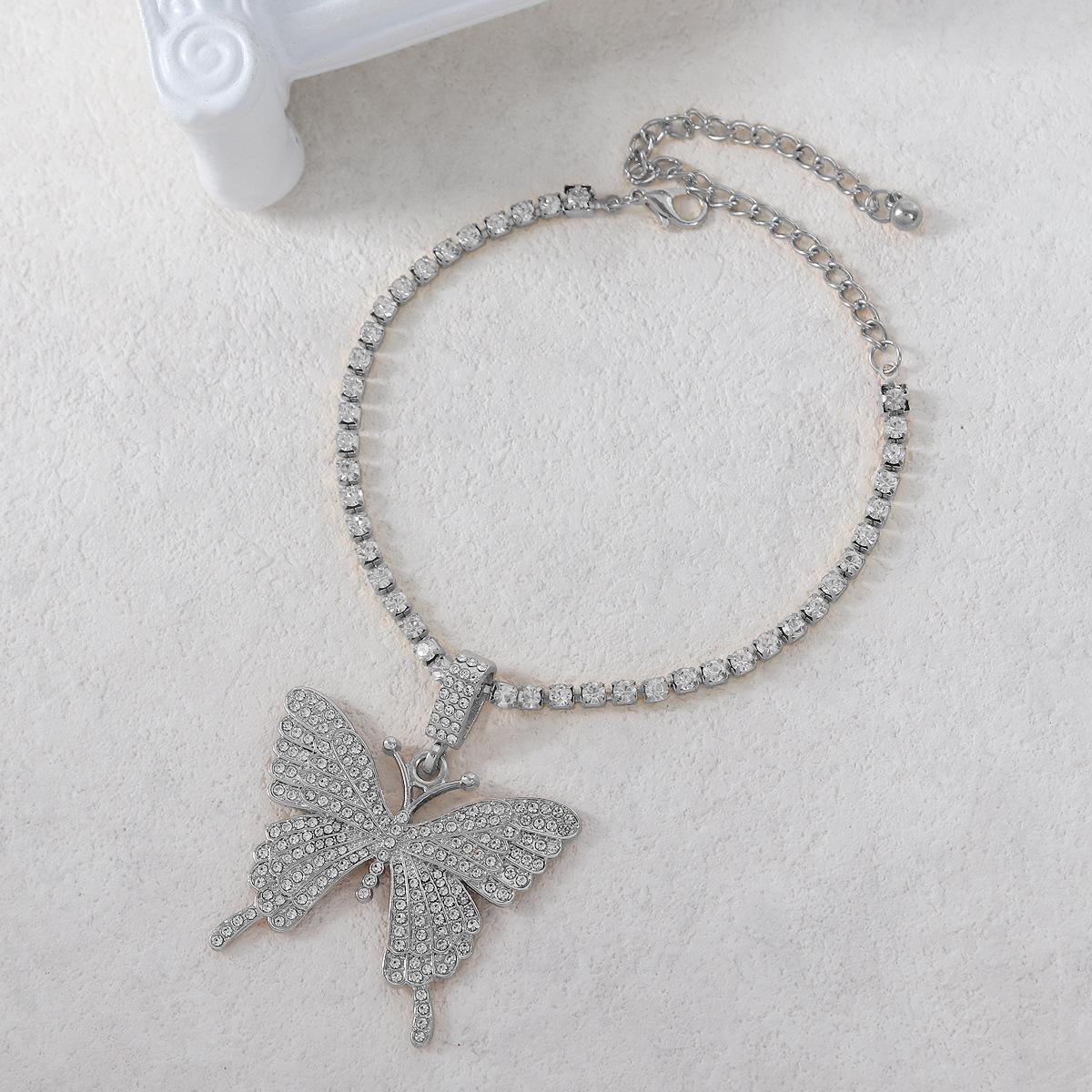 

Trendy Butterfly Pendant Clavicle Necklace - Women s Hip-Hop Street Style with Inlaid Diamonds