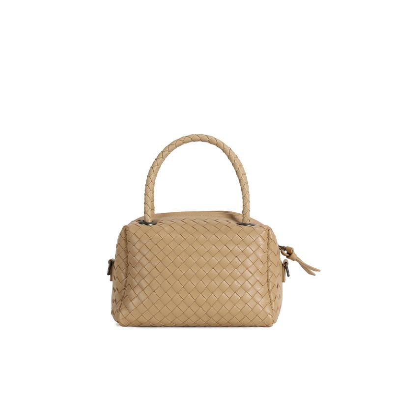 Autumn and winter new sheepskin woven bag, high-end light luxury pillow bag, large-capacity portable shoulder tote bag
