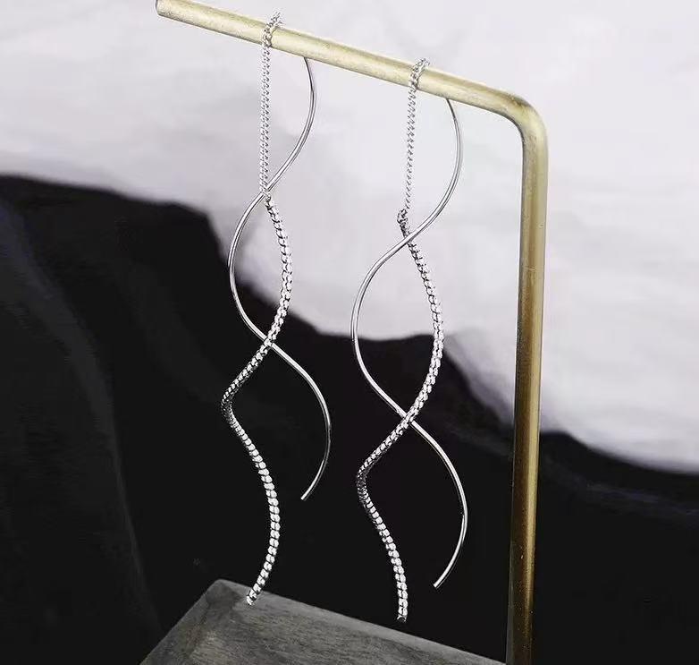 Silver Wave Thread Earrings: Elegant, Versatile French Fashion for High-End, Modern Women